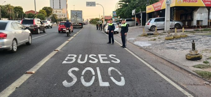 En más de un mes, 234 conductores fueron multados por invadir carril exclusivo para buses