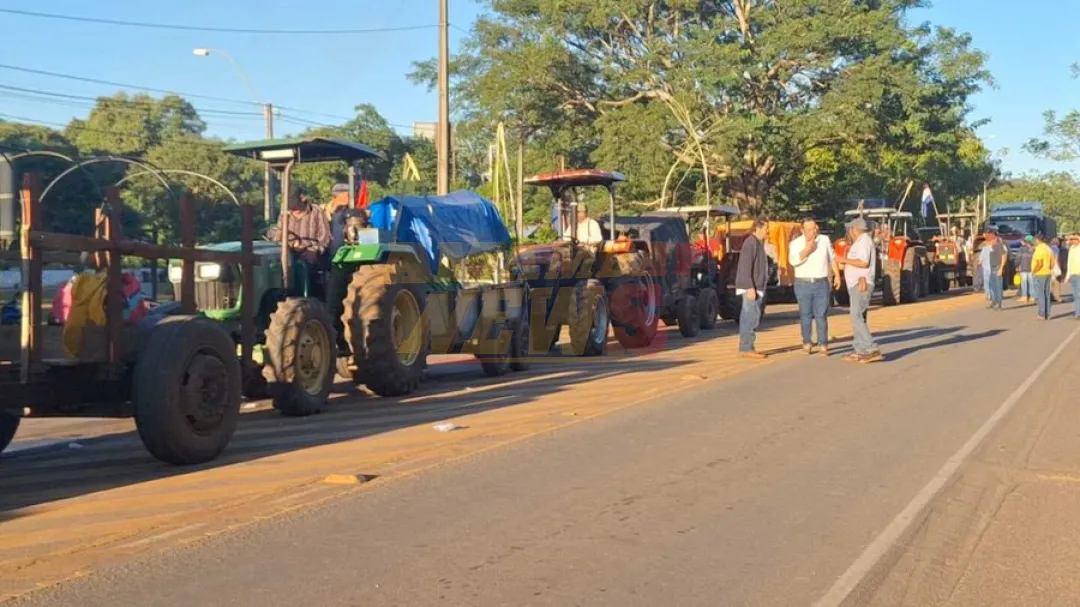 En ausencia de Santi, Gobierno no logra parar tractorazo rumbo a la capital