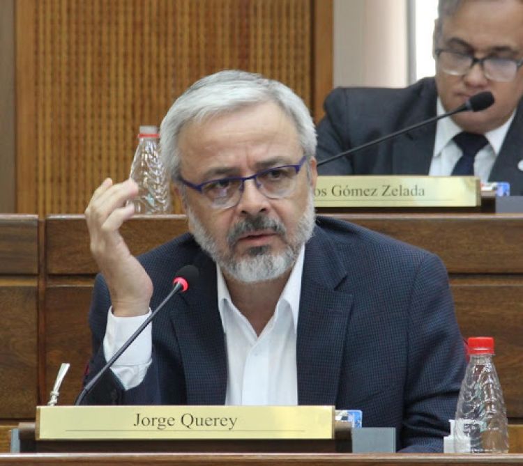 Senador critica al Gobierno por lentitud para negociar vacunas fuera del acuerdo con la OMS
