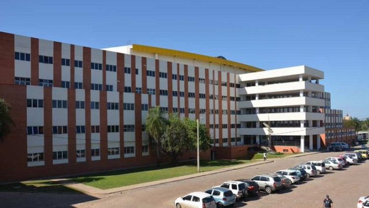 «Se vino la debacle dentro del servicio polivalente» según director de Clínicas