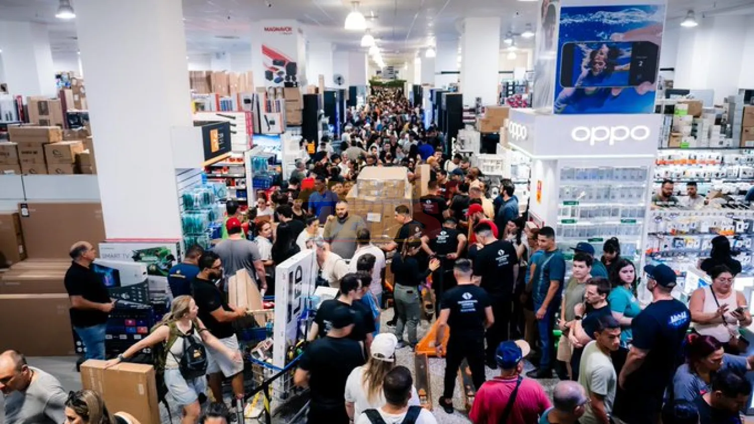Shopping China de CDE recibió a miles de turistas en el primer día del Black Friday