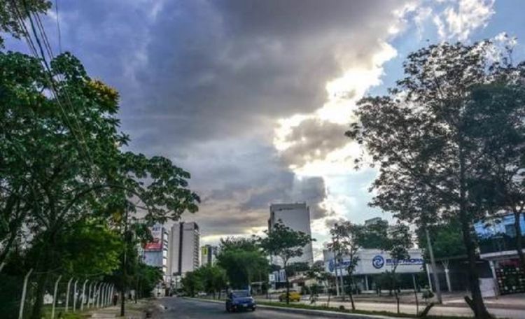 Meteorología prevé un jueves caluroso, con humedad y vientos del norte