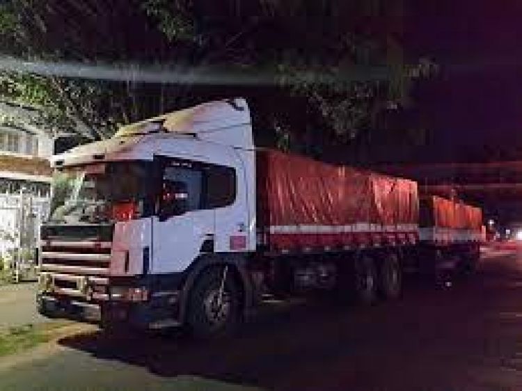 Camioneros definen hoy paro general. Piden subir un 10 % el flete