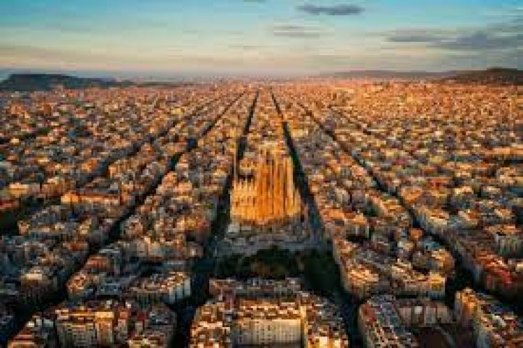 Barcelona aplicará el toque de queda nocturno para contener la disparada de casos de COVID-19