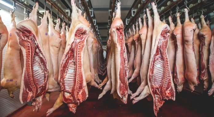 Alta faena de frigoríficos y merma de exportaciones de carne en julio, según Senacsa