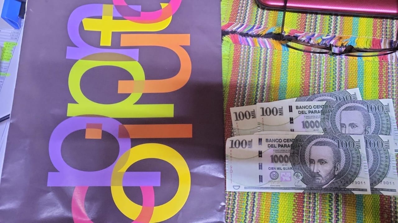 Aprenden a pareja que presuntamente falsificaba billetes desde la sucursal de una conocida imprenta