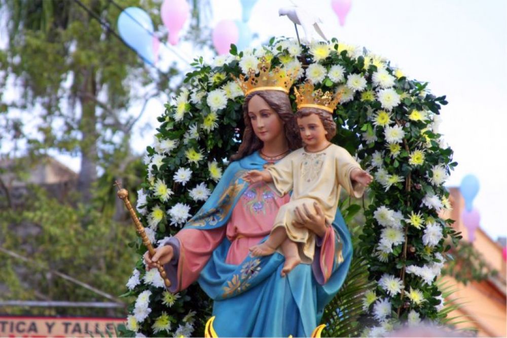 Católicos recuerdan a la Virgen María Auxiliadora