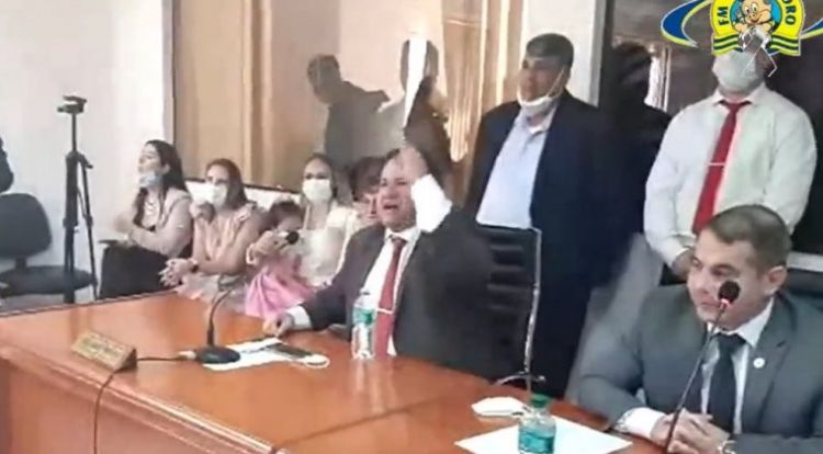 Incidentada sesión en Luque: concejales se opusieron a juramento del hijo de OGD