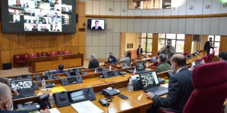 Senado, con la Ley de Fletes y Diputados, con aumento a docentes