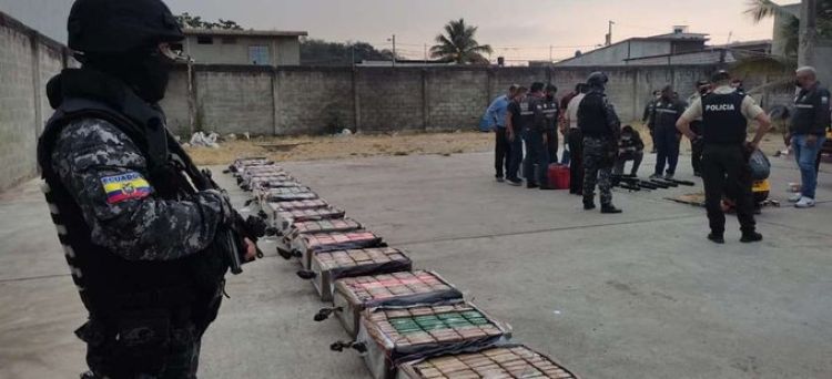 Ecuador decomisa ocho toneladas de drogas en guerra contra el narcotráfico