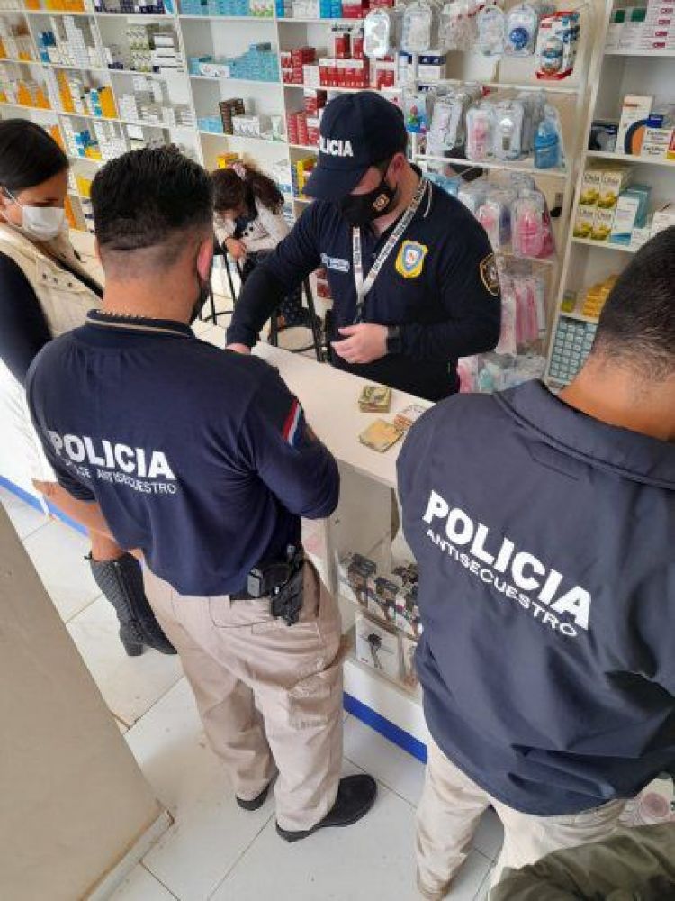 La Fiscalía y Policía Antisecuestro realizaron allanamientos y detuvieron a la propietaria de una farmacia en Hernandarias