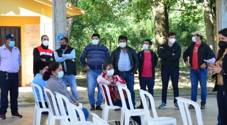 Abuchean a hijos de Cuevas tras intentar politizar entrega de Tekoporã