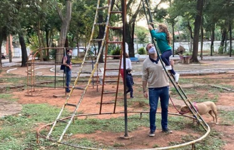 Trabajan en la recuperación del Parque Caballero de Asunción