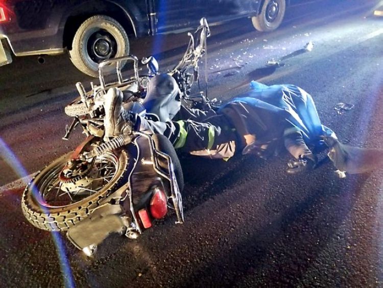Adolescente muere tras estrellarse con su moto contra un automóvil en Minga Guazú