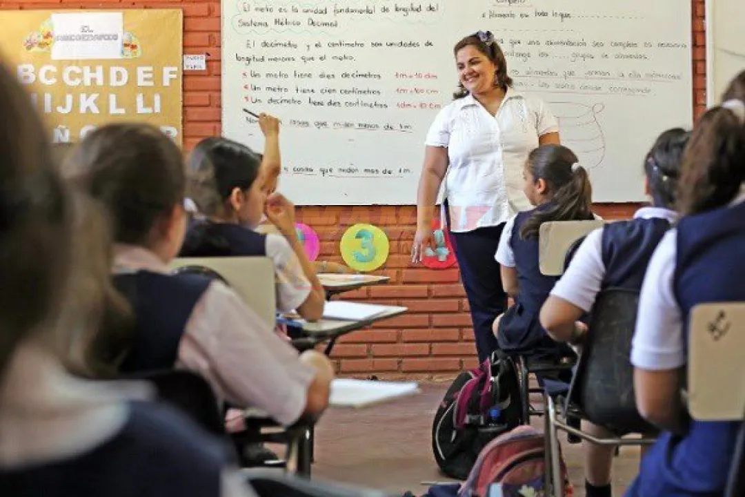 El retiro de 900 docentes deja un vacío en el sistema educativo 2025
