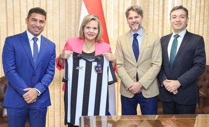 Lilian impulsa proyecto que crea Sociedad Anónima del futbol paraguayo