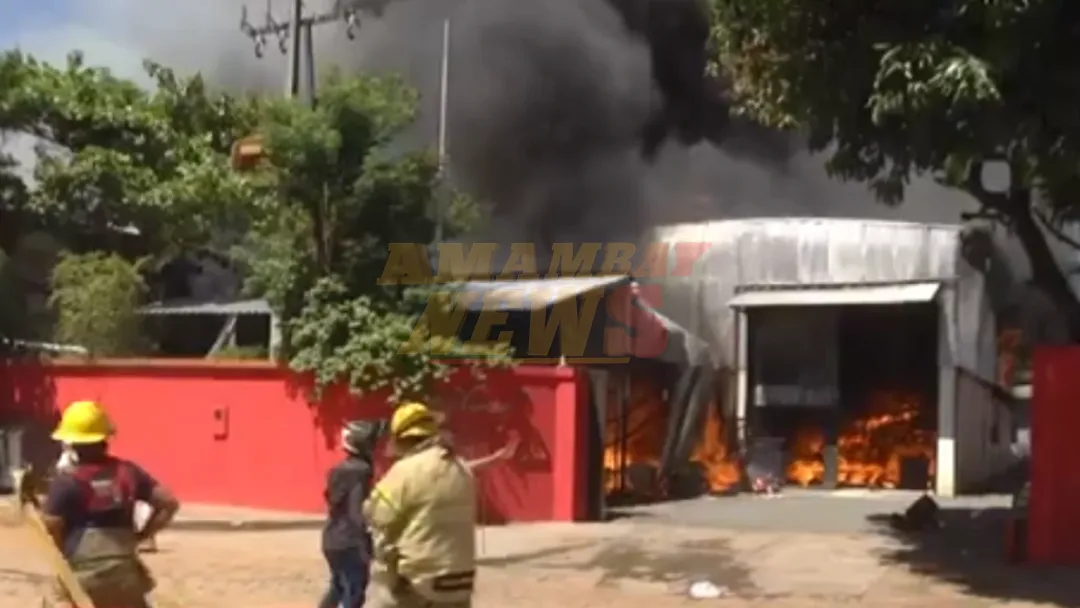 Incendio de gran magnitud afecta a depósito de ropas en Fernando de la Mora