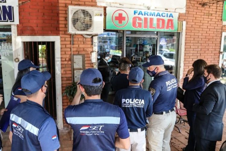 Cierran farmacias en Itauguá por no expedir comprobantes de venta
