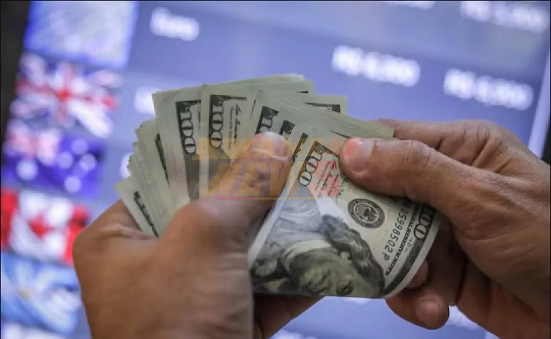 Dólar baja G. 700 en menos de dos meses