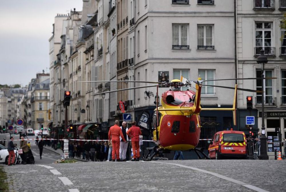 Cuatro policías y un agresor muertos en ataque en jefatura policíal de París
