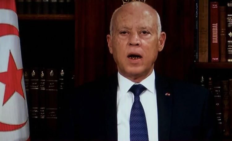El presidente tunecino destituye al primer ministro y disuelve el parlamento