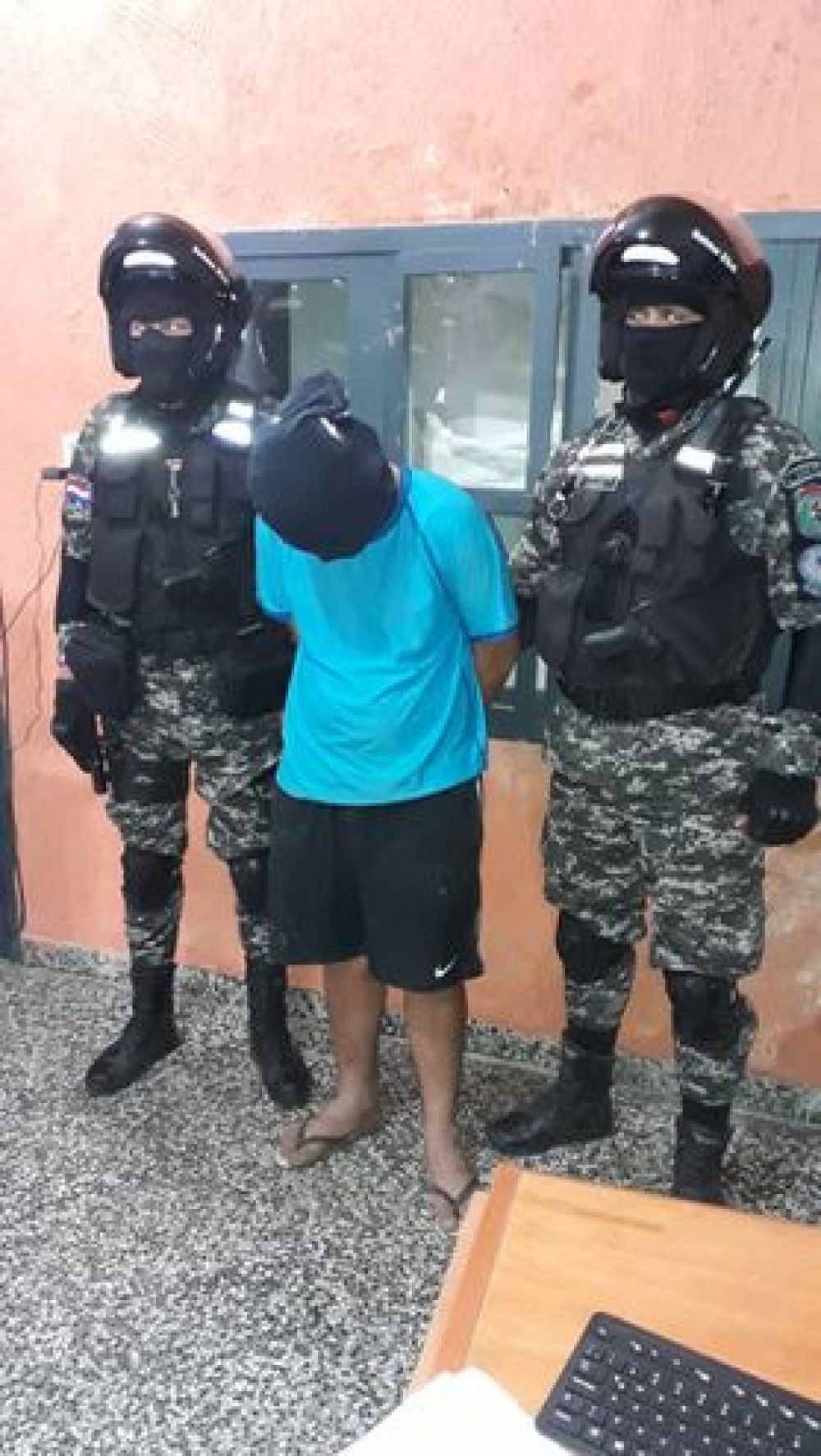 Cae uno de los presuntos motochorros que baleó a un joven en Asunción