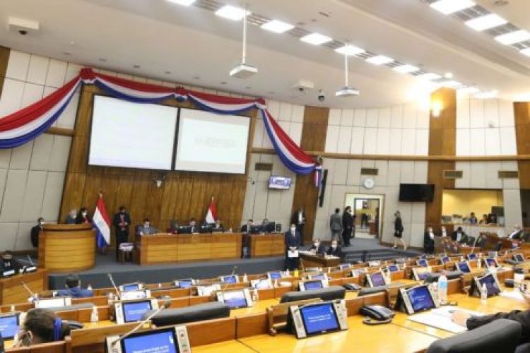 En bochornosa sesión, diputados analizan modificar reglamento sin contar con quórum