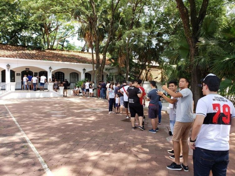 Olimpia les paga los salarios a funcionarios
