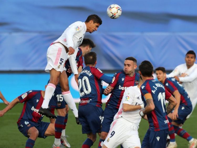 Real Madrid se mantiene vivo sufriendo en Huesca