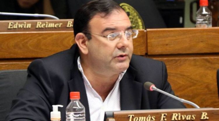 Califican como “mercenario de la política” al diputado Tomás Rivas