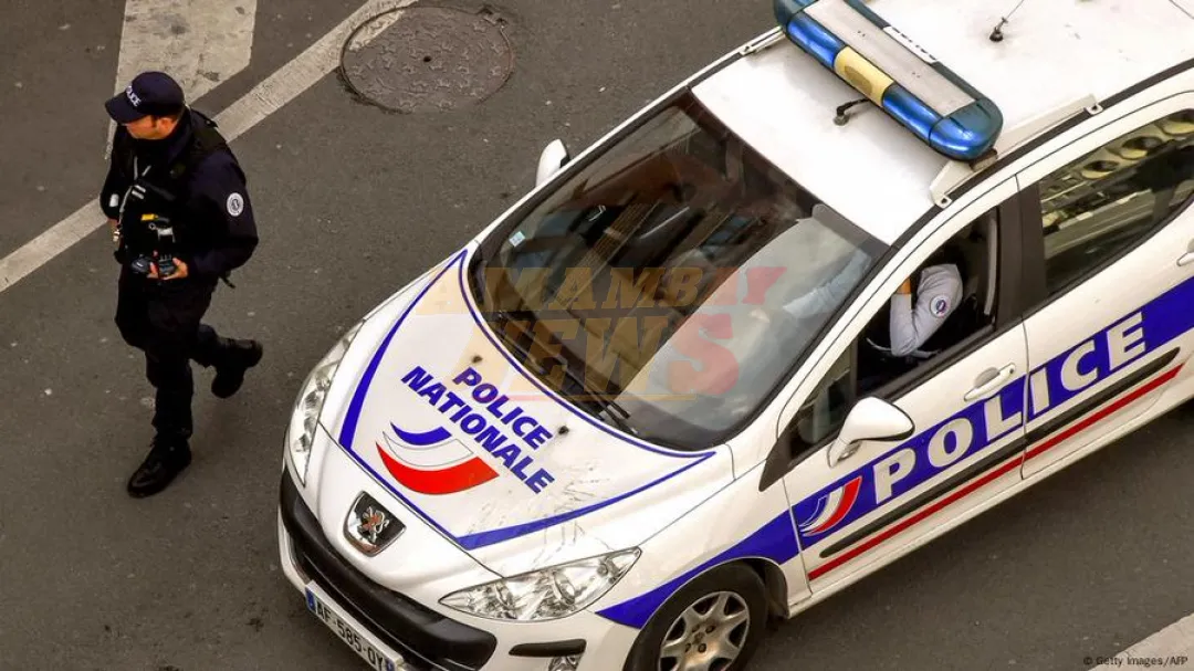 Francia: un muerto y policías heridos en ataque con cuchillo