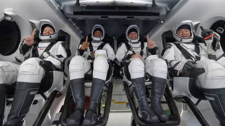 La nave de SpaceX con cuatro astronautas de la Estación Espacial Internacional regresó a la Tierra