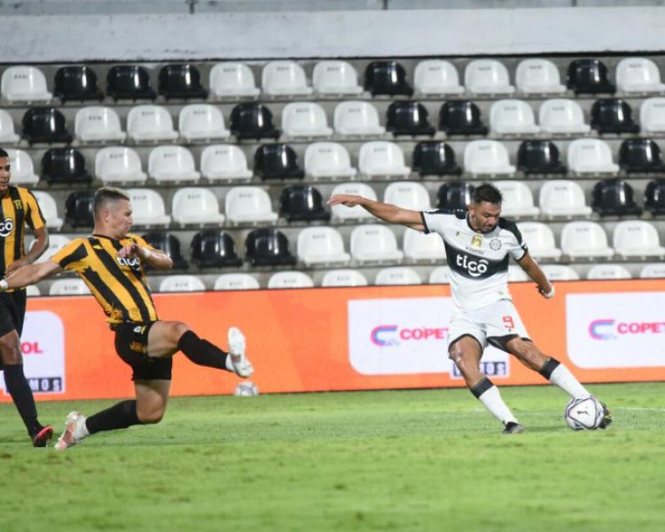 Olimpia se recupera, vence a Guaraní y toma la cima del Apertura