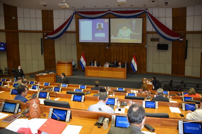 Senadores aprueban proyecto para simplificar trámites en organismos estatales y universidades
