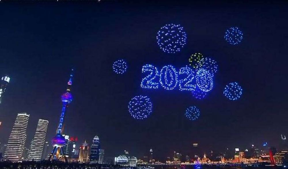 Los drones sustituyen a los fuegos artificiales en la celebración de fin de año de Shanghái