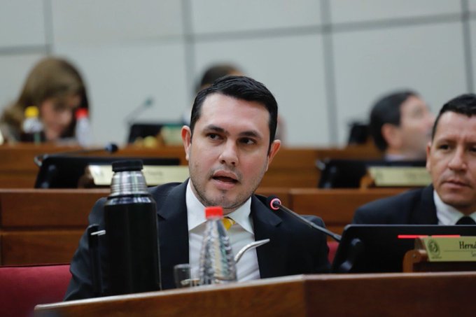 ¿Hernán Rivas se fue de vacaciones y no avisó?