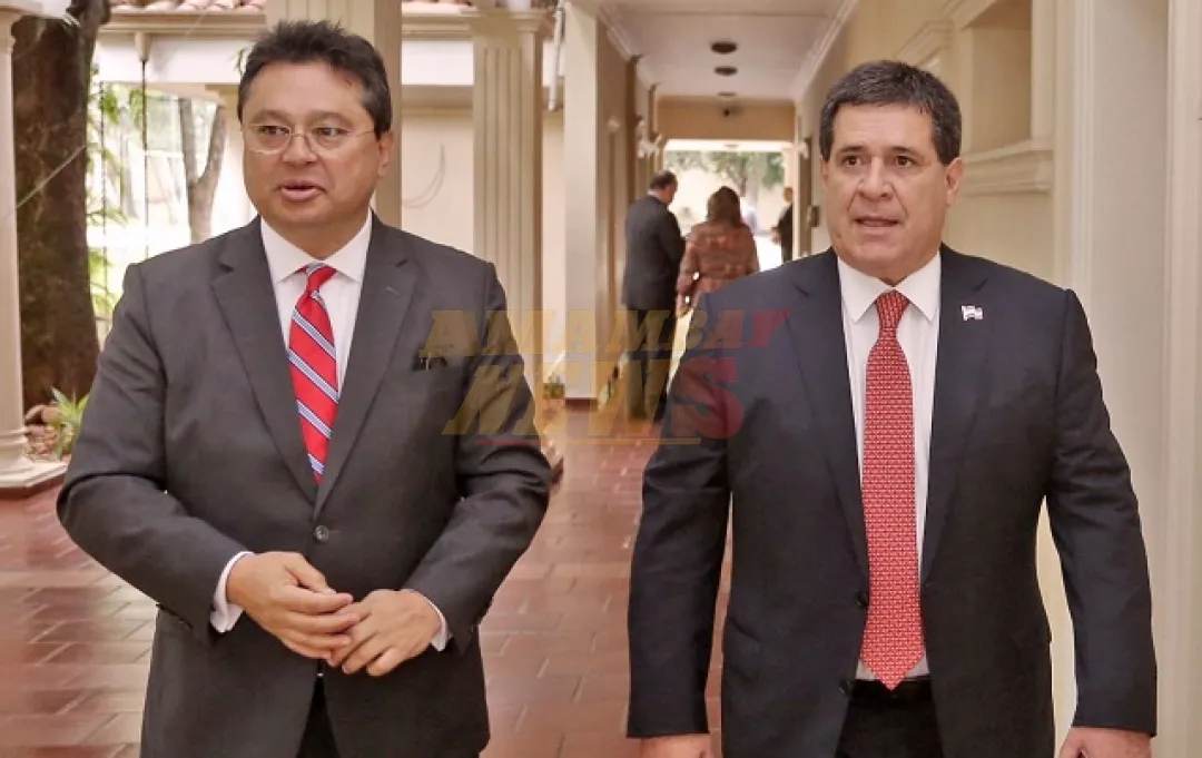 Leite jura como embajador ante EE.UU. con Cartes de testigo