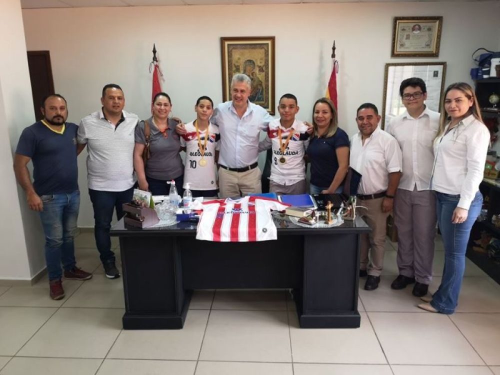 Los campeones C13 del Mundo visitaron a José Carlos Acevedo