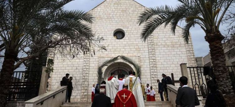 El Vaticano castiga a dos obispos por encubrir abusos sexuales en Polonia