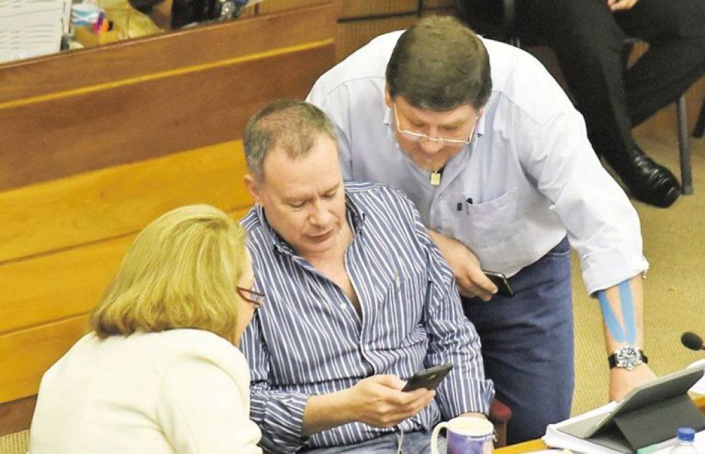 Senador llanista ratifica que no hay votos para juicio político