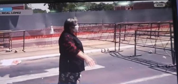 Grupo reducido de “antivacunas” se manifiesta frente a Mburuvicha Róga
