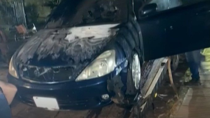 Desconocidos queman vehículo de una mujer en Ciudad del Este