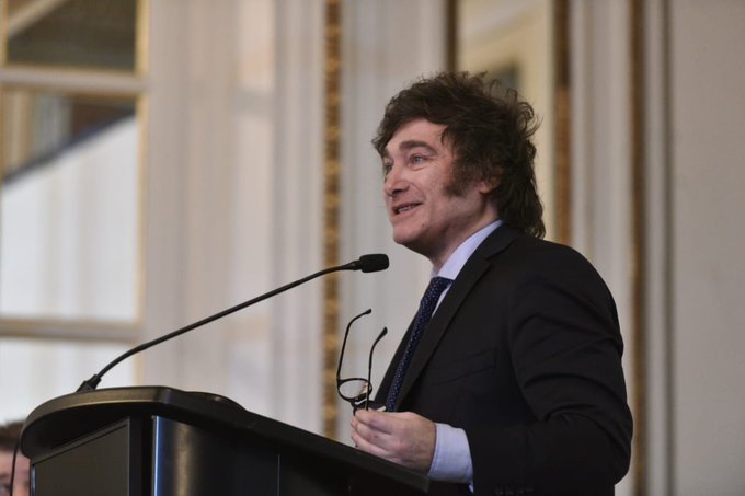Milei ahora incluso hace un guiño a la izquierda en un eventual gobierno