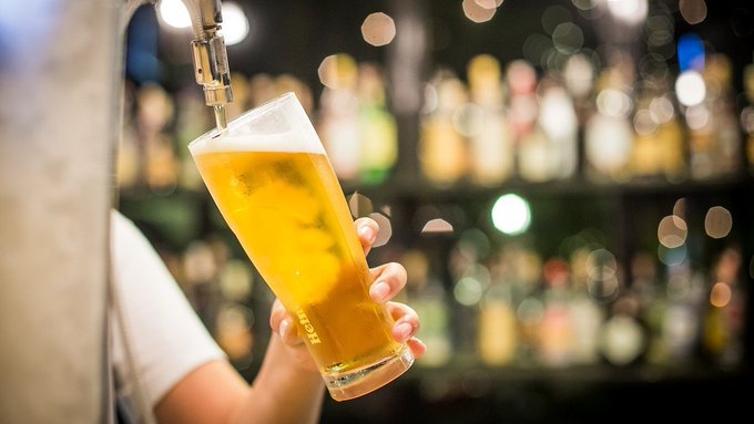 Ante altas temperaturas, médico aconseja que la hidratación no sea con cerveza