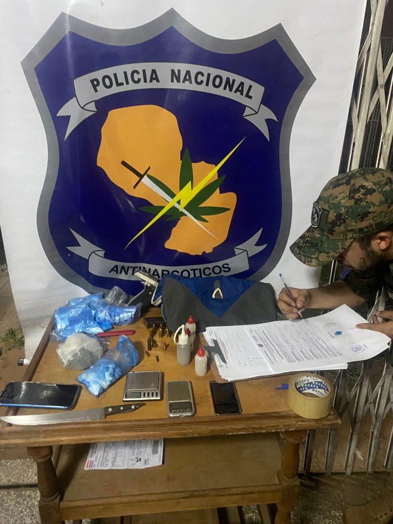 Cae supuesto sicario del Clan Rotela en posesión de arma y drogas