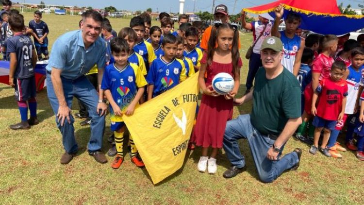 Con mucho brillo y se inauguró el campeonato de escuelas de fútbol 2022 en PJC