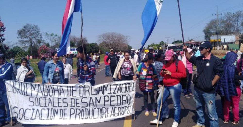 Tras archivo de juicio político, campesinos exigen renuncia del Presidente