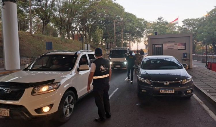 Refuerzan controles sanitarios en frontera con Brasil