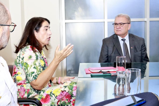 Fiscal general y embajadora de España hablan sobre trata en reunión