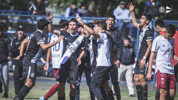 Olimpia logra otro título invicto en sus formativas
